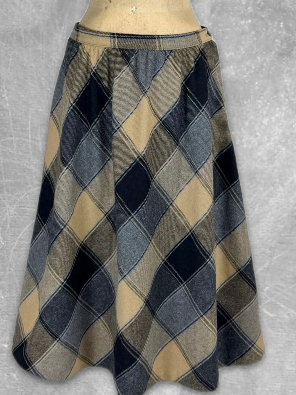 VINTAGE 80s tartan diamond plaid argyle wool skirt midi earthy neutral academia